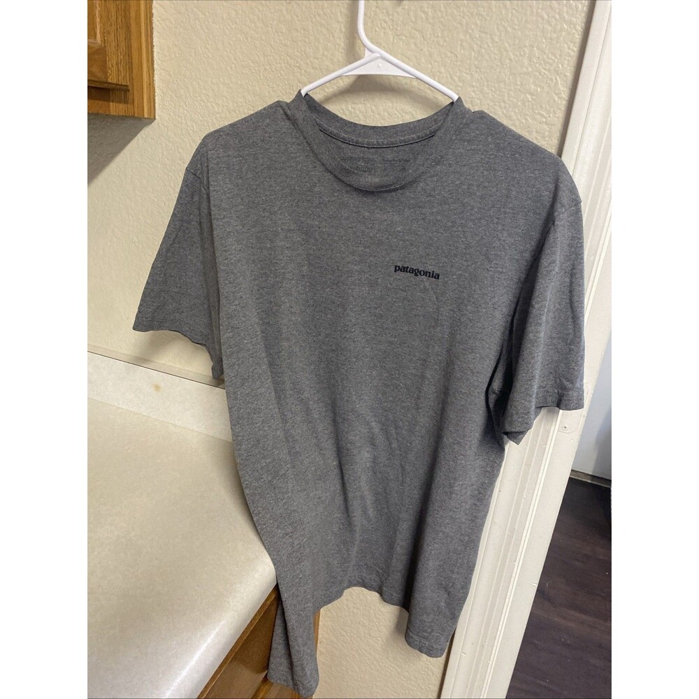 Patagonia P-6 Logo Responsibili-Tee Gray Graphic T-Shirt Men’s Medium Regular